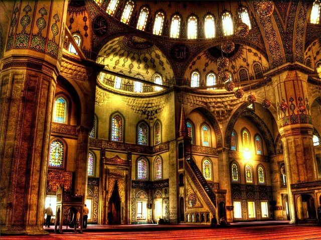 Yüce Allah'ın biz kullarına olan sonsuz inayet ve rahmeti sayesindedir ki Cenabı Hak zamanların ve mekânların bir kısmını diğerlerinden üstün ve faziletli kılmıştır.