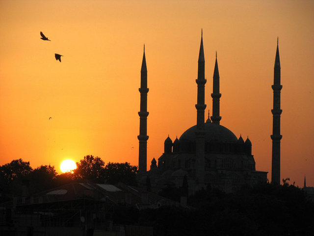 Zira Kadir gecesinin bildirilmesi halinde Müslümanlar sadece o geceyi ihya etmekle yetinebilirlerdi.