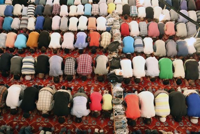"KÜÇÜK ÇOCUKLARINIZA EL AÇTIRARAK,DUA ETTİRİN" - Bu arada, teravih namazını burada kılan Diyanet İşleri Başkanı Mehmet Görmez, namazın ardından ramazanın bereketi ve Kadir Gecesi'nin önemine vurgu yaptı.