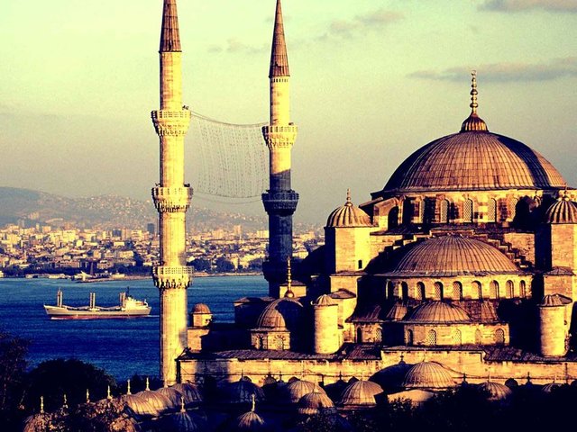 Ebu Hureyre (r.a.)dan : Ramazan ayı geldiğinde Resulullah (sav) şöyle buyurmuş : "Ramazan ayı geldi, o mübarek bir aydır, o ayın orucunu Allah size farz kılmıştır.