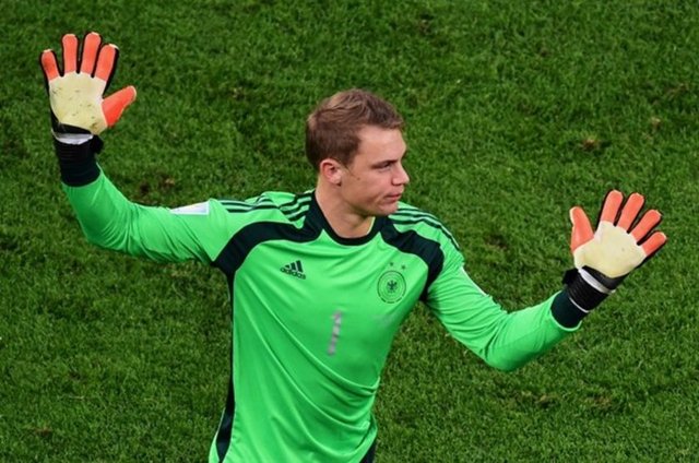 Rüya takımın kalesinde altın eldiven ödülünün sahibi Alman kaleci Manuel Neuer bulunuyor.