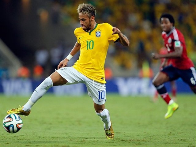 Fifa.com'un rüya takımında sakatlığı nedeniyle son 2 maçını kaçıran Neymar ile tamamlanıyor. -