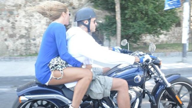 Ivana Sert ve Sinan Akıman, önceki gün motosikletle İstanbul turuna çıktı.