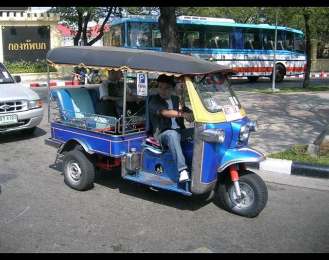 UYUŞTURUCU SATICISI - Taksi şoförü size uyuşturucu teklif edebilir. Eğer kabul edersen kendisinin polis olduğunu iddia eder. Size hapse atacağını söyler. Bu durumdan kurtulmak için büyük miktarlarda para teklif etmek zorunda kalırsınız TAYLAND