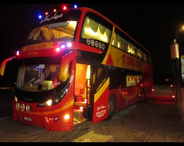 GECE OTOBÜSLERİ - Seyahatseverler kimi zaman iki şehir arasında gezerken ucuz diye gece otobüslerini tercih eder. Valiz başına ekstra para isterler. Daha da kötüsü bavulunuzu açılmış bulabilirsiniz. BANGKOK