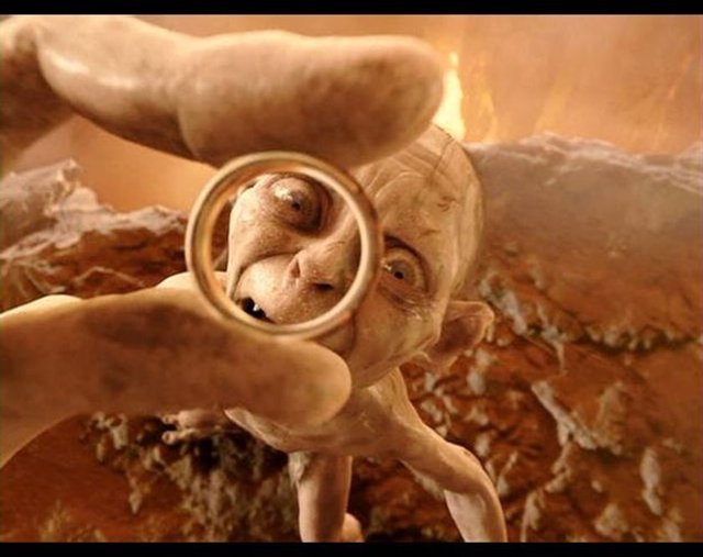 "YÜZÜK BULDUM" - Bir kadın tam sizin önünüzde yüzüğü yere bırakır ve sonra bulmuş gibi yapıp, sizin olup olmadığını sorar. Hayır dersiniz. Yüzüğü inceler "altın bu" der. Aslında altın değildir. Yüzüğü size satmaya çalışır. PARİS