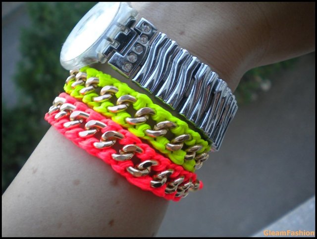 Para vermek zorunda kalınır.Aynı yöntem ayrıca siz bileklikle uğraşırken dikkatinizi dağıtarak kapkaççıların cüzdanınızı çalmasıyla da sonuçlanabilir. Bu yöntemin en çok kullanıldığı şehirler: PARİS, ROMA, BARCELONA, KAHİRE...