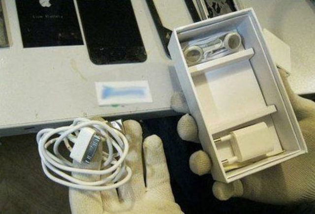 Müşteri her şeyin normal olduğunu düşünüp paketi kabul edip ödemeyi yapıyor.