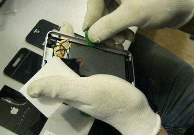 Demir bir kalıp çıkıyor...