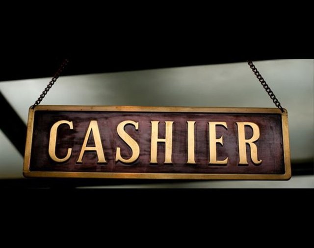 TELEFONLA OYNAYAN KASİYER - Bir markette alışveriş yaptıktan sonra parayı ödemek için kasaya geldiğinizde kasiyer elinde telefonla oynuyorsa kredi kartınızın fotoğrafını çekiyor olabilir. BARCELONA