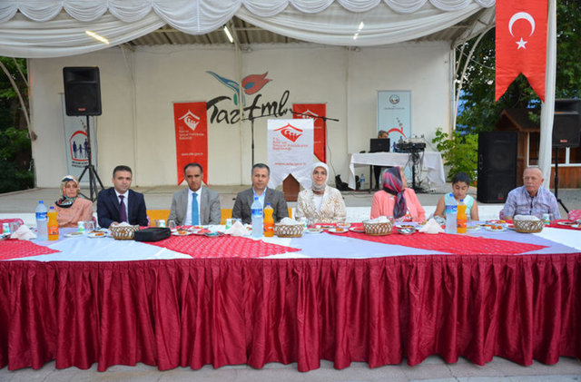 GÜNÜN KONUSU - Coca-Cola'yı protesto eden Vali Yerlikaya'nın katıldığı iftarda masasında Coca-Cola'nın ürünü olan Fanta'nın olması, internet siteleri ve sosyal medyada günün konusu oldu.