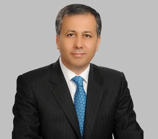 Vali Ali Yerlikaya, Aile ve Sosyal Politikalar İl Müdürlüğü'nün düzenlediği iftarda ildeki koruyucu ailelerle bir araya geldi.