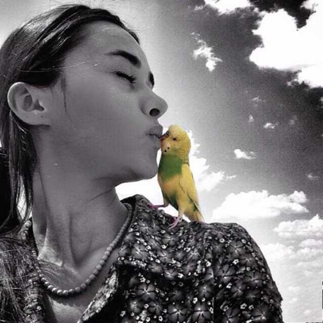 HANDE SORAL   - Öpüşmek ruhun tadına bakmaktır
