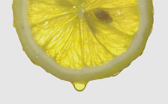 1- Limon -  - Sitrik asit bilinen en etkili sperm öldürücü maddelerden biri. Antik halklar da bu maddenin etkisini biliyorlardı. Bu maddeyi en çok içeren meyvelerden olan limon bu açıdan etkili bir doğum kontrolü