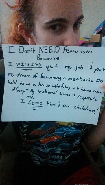 "Feminizme ihtiyacım yok çünkü işimden isteyerek istifa ettim ve evlendim, eşime 3 çocuk verdim ve ev hanımlığını severek yapıyorum"