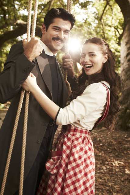 Takvim'in haberine göre, bu aşk dedikodularından sonra Fahriye Evcen ile karşılaşmak istemeyen Burak Özçivit, Çeşme tatili yarıda kesti.