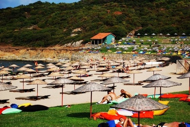 UZUNYA PLAJI - Demirciköy'de yer alan bu plaj favorilerimizden. Özel araçla gidilmesini tavsiye ettiğimiz bu yerin doğası desen ayrı güzel denizi desen ayrı güzel