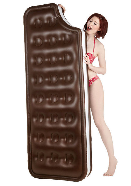 Sandviç dondurma şekilndeki deniz yatağı.  -