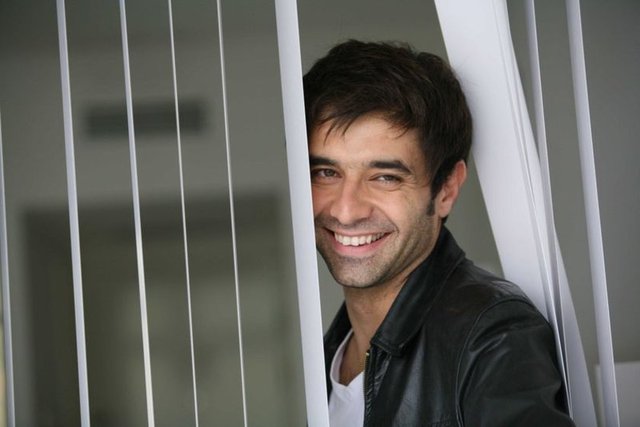 Cansel Elçin de Fransa'da eğitim gördü.