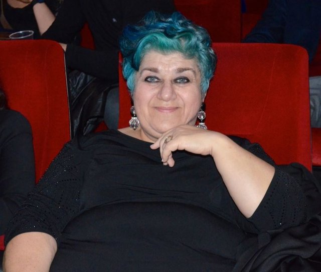 Serra Yılmaz, Türkiye'nin en çok yabancı dil bilen ünlülerinden. İtalyanca'yı ana dili gibi konuştuğunu Ferzan Özpetek'in filmlerinden biliyoruz.