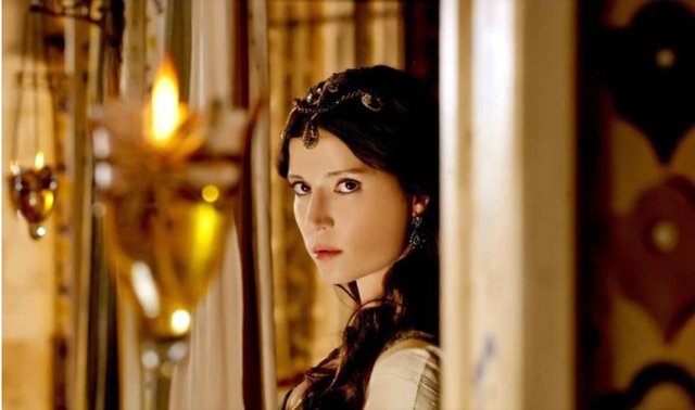 Muhteşem Yüzyıl dizisinin Hatice Sultan'ı Selma Ergeç, Türk bir baba ile Alman bir annenin kızı.