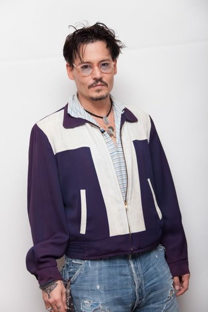 Bu yüzden de ana dili gibi Fransızca konuşuyor.