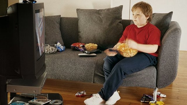 4. Yemek yerken TV izliyor musunuz veya otomobilde yemek yiyor musunuz?