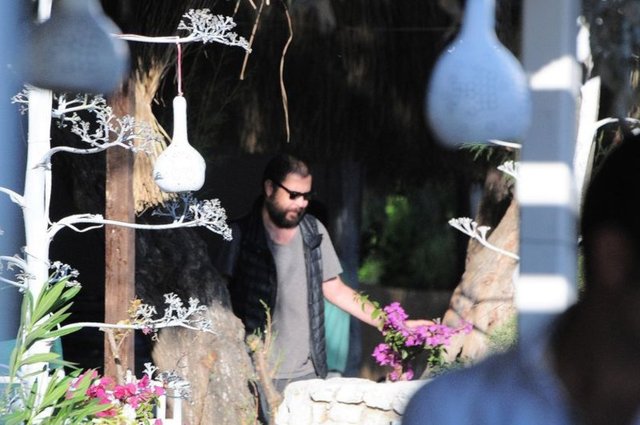 Ünlü oyuncu Gümüşlük'teki evini yıllar önce 200 bin dolara almıştı. Değer kazanan evin fiyatı şimdi milyon dolarlarla ifade ediliyor.