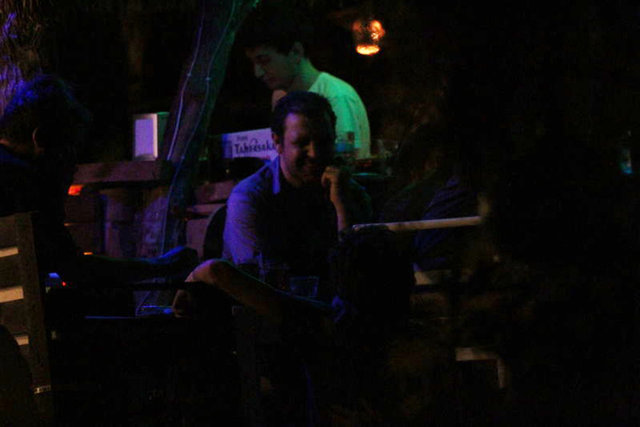 İkinci kez hastaneye kaldırılan ve kangren tehlikesi nedeniyle sağ elindeki üç parmağının uçları alınan ünlü oyuncu Nejat İşler, taburcu olur olmaz soluğu Bodrum Gümüşlük'te aldı.