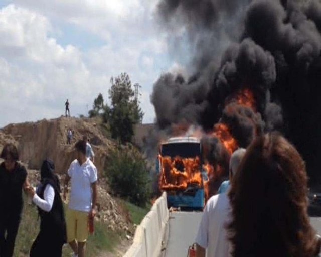 Dünkü otobüs yangınında feci şekilde yanarak yaşamını yitiren Ahmet Nalbantoğlu'nun Adli Tıp Kurumu'ndaki otopsi işlemleri ise sürüyor. -