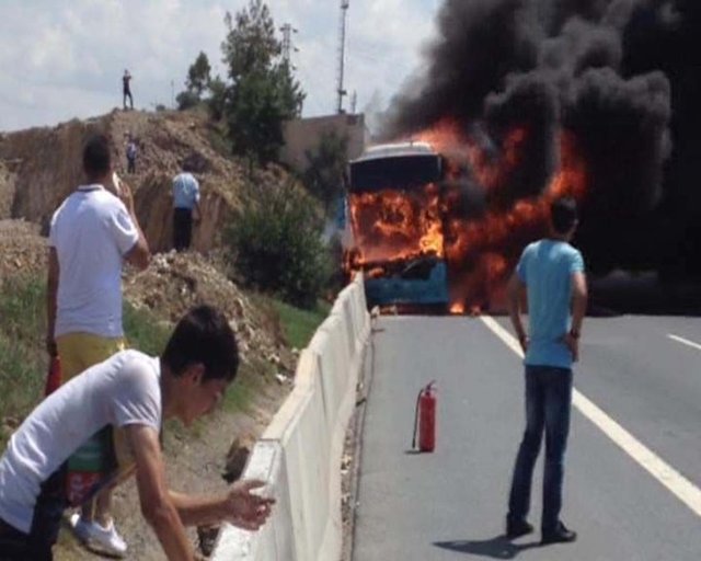 Emin Nalbantoğlu'nun, 2012'de, İzmit Derince'de oğlu Ali Nalbantoğlu ile birlikte kaza geçirdiği, kazada baba Emin Nalbantoğlu ölürken, diğer oğlu Ali Nalbantoğlu'nun ise kazayı yaralı atlattığı öğrenildi.  -