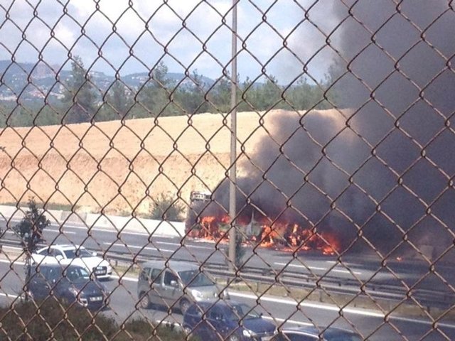 İstanbul Kavacık'ta, Tuzla-Cevizlibağ seferini yapan 500T hatlı halk otobüsünde yangın çıkmış, 4 kişi hayatını kaybetmişti.