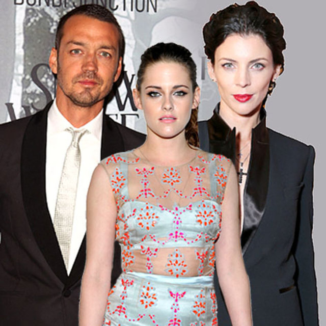 'Snowwhite and the Huntsman' isimli filmin setinde Stewart'ı öpen yönetmen Rupert Sanders objektiflere yakalanmıştı.