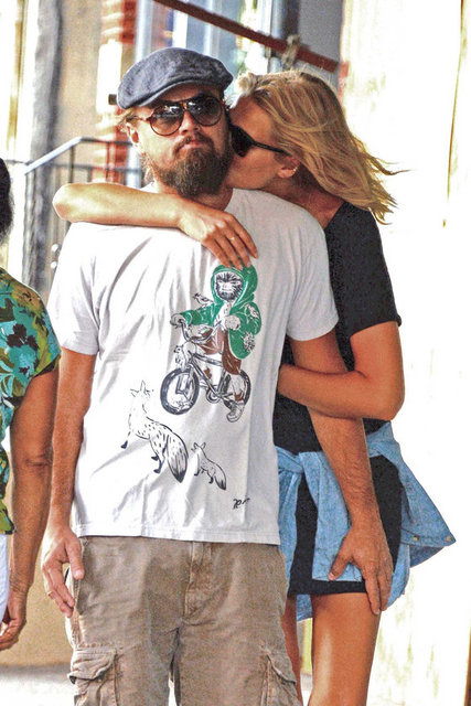 Toni Garrn, sevgilisini öpücüklere boğdu...