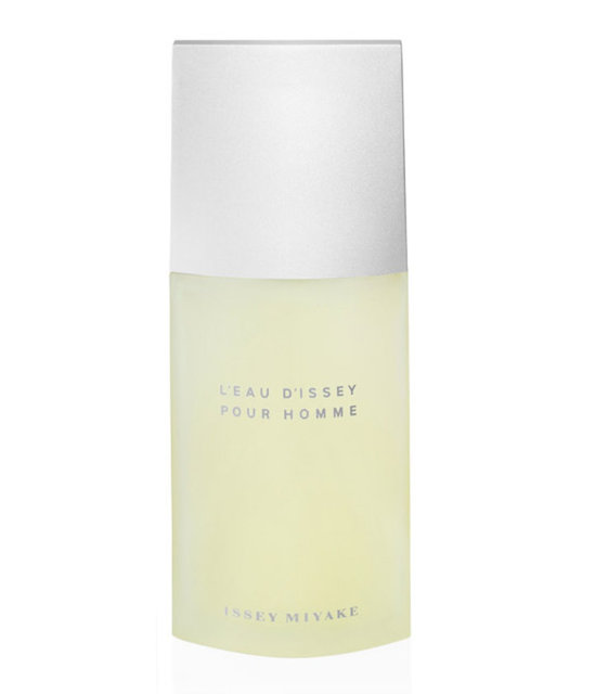 L'Eau d'Issey Issey Miyake Pour Homme; selvi, kişniş, mandalina, adaçayı, taze mine çiçeği ve orta notalarda mavi su zambağı, hindistan cevizi, safran, sardunya ile harika bir kokuya sahip. Fiyatı 209 TL.