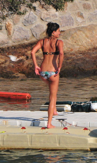 Berrak Tüzünataç, Bodrum tatiline devam ediyor.