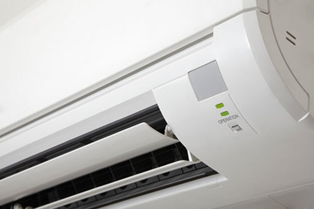 Klima - - Klimalar içerideki sıcak havayı dışarı atarak içeriye kuru ve soğuk hava üflerler. Klimaların maliyetleri çoğu zaman yüksek de olsa, klima almak uzun yıllar boyunca yazları rahat geçirmek isteyenler için iyi bir yatırım olabilir.