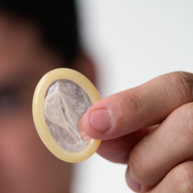 3. Kondom kullanmak daha geç boşalmanızı sağlamaz. Avrupa ve Amerika'dan 500 erkek ilişki sırasında tam birleşmenin genellikle 5 dakika sürdüğünü açıkladı.