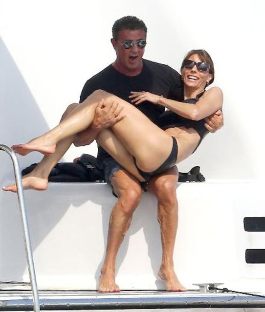 Stallone'nin 44 yaşındaki karısı Jennifer Flavin yine güzelliğiyle dikkat çekti.