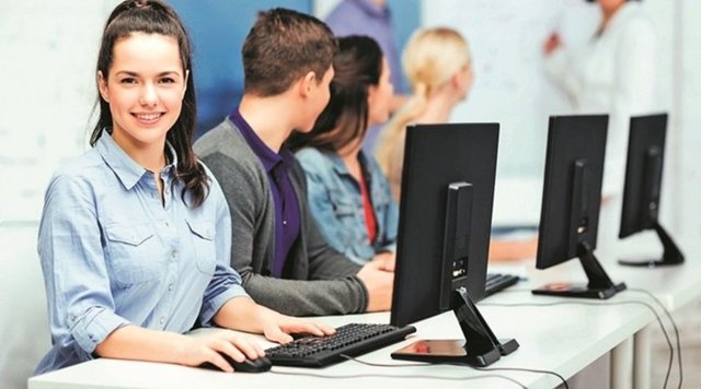 Avrupa Birliği'nin lideri Almanya gibi Fransa da robotlaşmadan etkilenecek ülkeler arasında. Teknolojinin Fransa'da çalışanların yüzde 49, 5'ini işsiz bırakması bekleniyor.