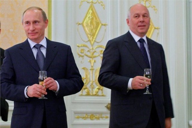 Sergei Chemezov -  - Rostec yönetim kurulu üyesi ve genel müdürü, Putin tarafından atandı.