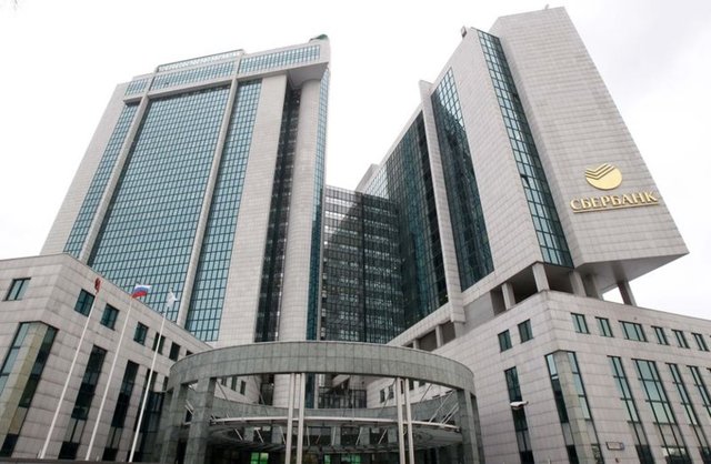 Karar sonrası Rus bankası Sberbank'tan açıklama geldi. Sberbank, AB ve ABD'den Rusya'ya karşı alınan yaptırım kararlarının Avrupa'da yaşanan krizi durdurmayacağını öngördü. -