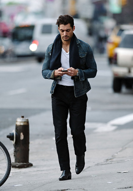 David Gandy bir model e haliyle giyimine dikkat etmeli diye düşünmeyin, nice rüküş model olduğunu biliyoruz. O giyinmeyi gerçekten çok seviyor ve iyi bilenlerden.