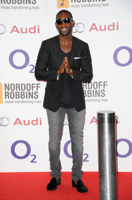 Tinie Tempah listemdeki diğer bir İngiliz ve o da diğerleri gibi çok iyi giyiniyor. Özellikle renklerin nasıl kullanılacağı hususunda uzman.