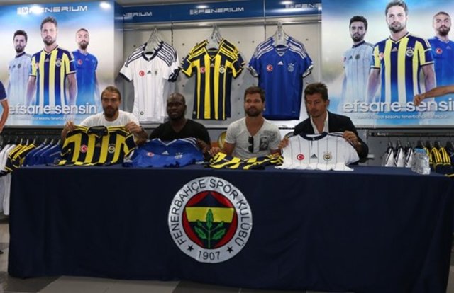 Sow, taraftarın bayramını kutlarken, Caner Erkin göğüs reklamı olmayan formayla mücadele edeceği için duyduğu mutluluğu dile getirdi.