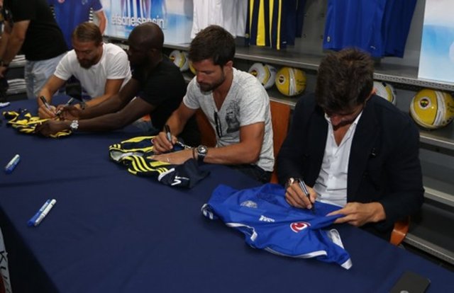 Öte yandan imza töreni sırasında Fenerbahçe'nin yeni transferi Diego Ribas da basın mensuplarının sorularını yanıtladı.