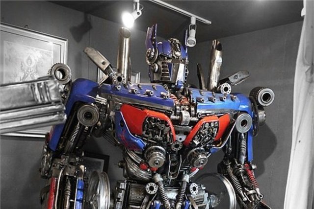 Optimus heykeli - 10 bin 500 dolar.