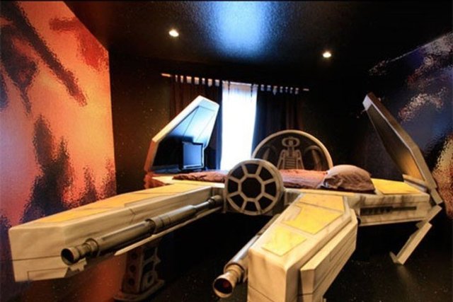 Uzay mekiği şeklinde yatak - 18 bin dolar.
