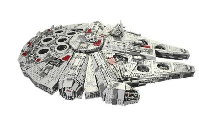 Lego savaş gemisi - 3 bin dolar.