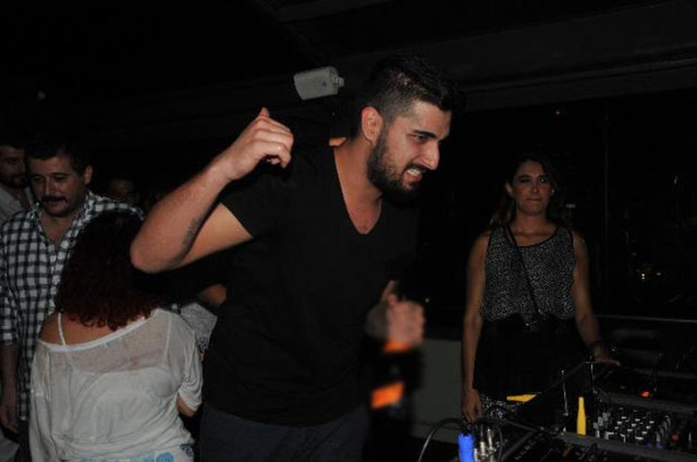 Köle şarkısıyla bir çıkış yakalayan Aydın Kurtoğlu, "Herkes babam gibi arabesk yapacağımı düşünüyordu" dedi.